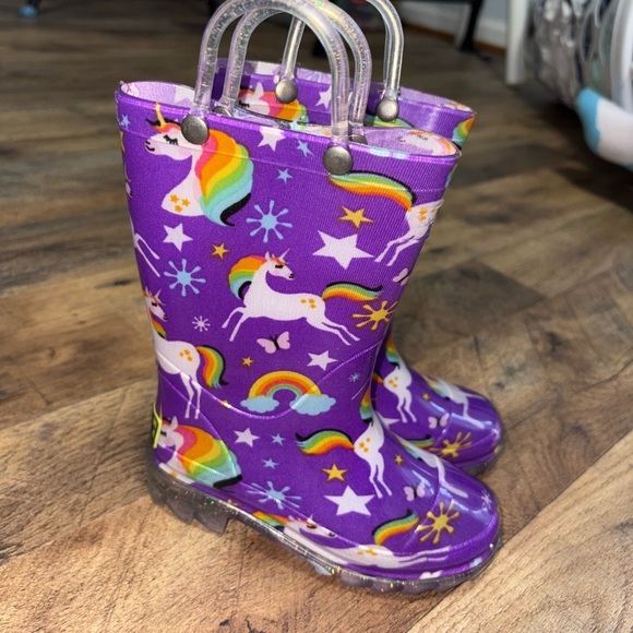 ✨ Light-Up Unicorn Rain Boots - Picture 3 of 5